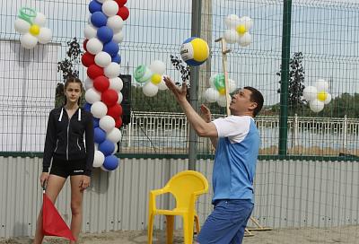Мэр Краснодара сыграл в пляжный волейбол с жителями Юбилейного микрорайона