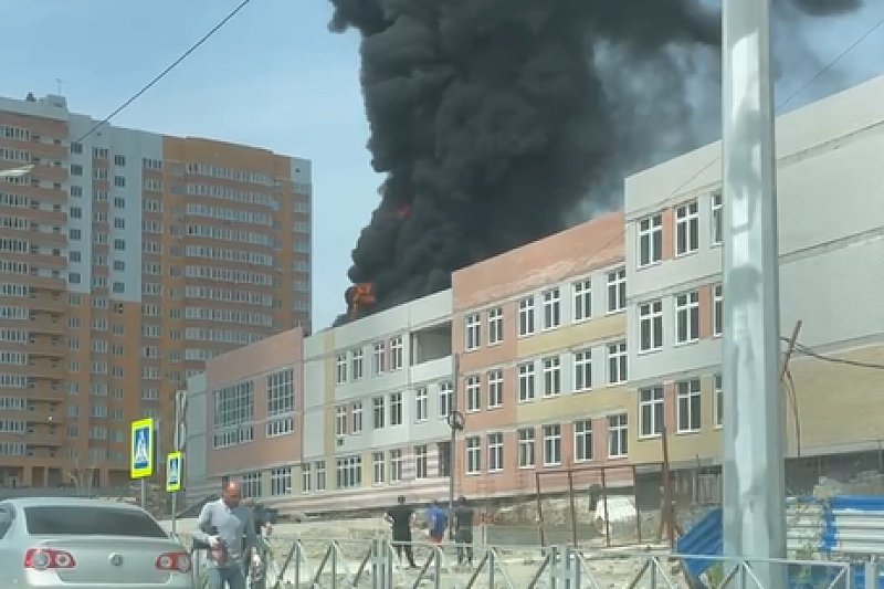 В Новороссийске произошел пожар в недостроенной школе