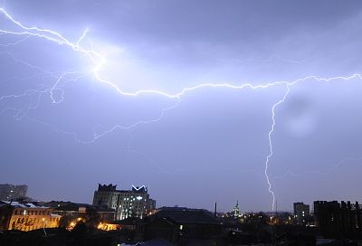 Ливни, грозы, град и ветер: стихия обрушится на Краснодарский край в ближайшие часы