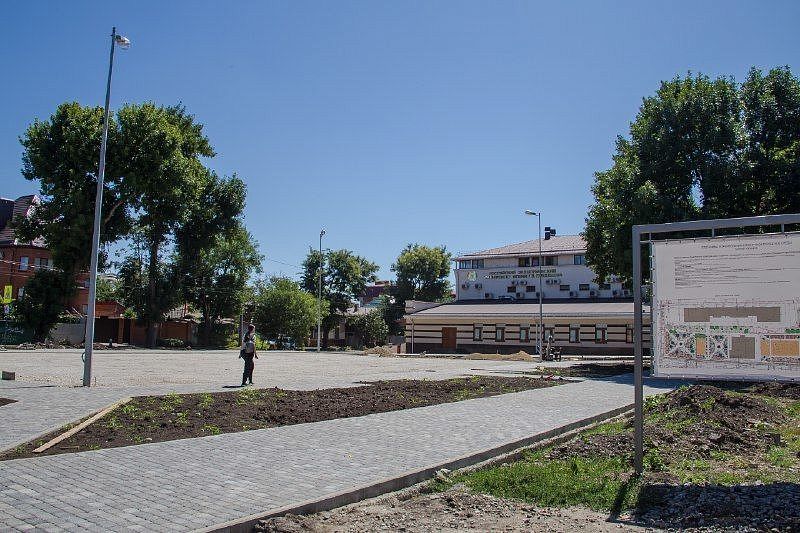 В Садовом сквере Краснодара появится спортплощадка для занятий волейболом и баскетболом