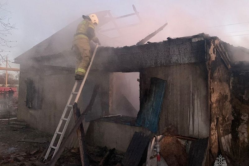 Два брата погибли при пожаре в частном доме в Краснодарском крае