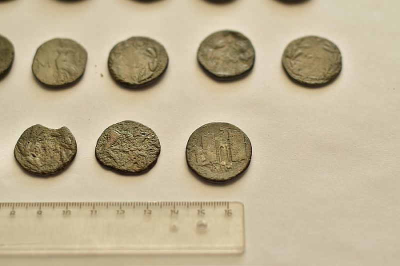 Археологи нашли античные монеты на месте реконструкции дороги в Славянском районе