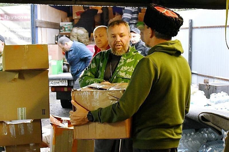 Кубанские казаки направили на Донбасс более 45 тонн гуманитарной помощи за неделю