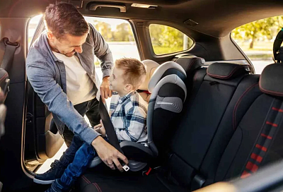 Безопасность превыше всего: основные правила перевозки детей в машине