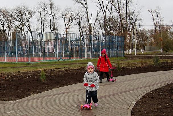 В поселке в Тимашевском районе появилась новая парковая зона за 5 млн рублей