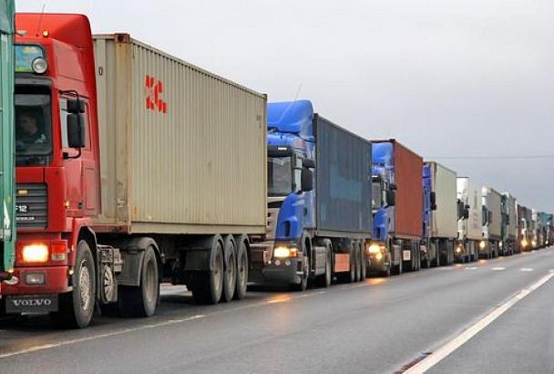 В Краснодарском крае и Адыгее временно закрыто движение большегрузов по трассе М-4 «Дон»