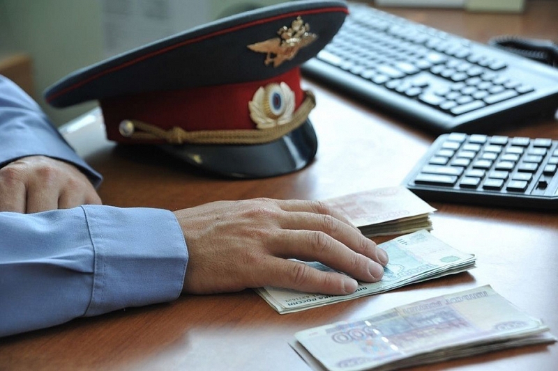 В Краснодарском крае полицейский отказался от взятки в 20 тыс. рублей
