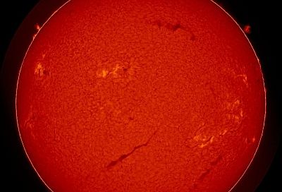 Гигантские протуберанцы стали массово появляться на Солнце: ударят ли магнитные бури