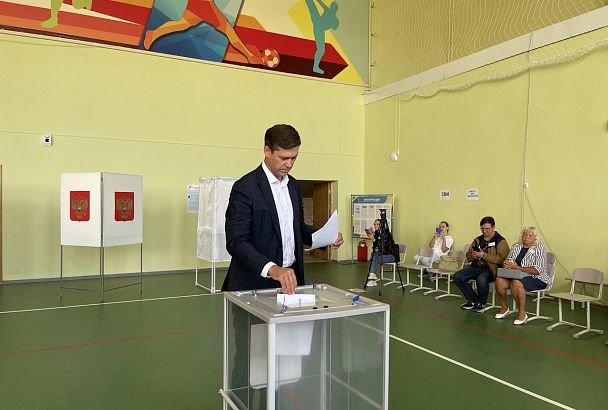 Депутат Госдумы Сергей Алтухов проголосовал на выборах депутатов ЗСК