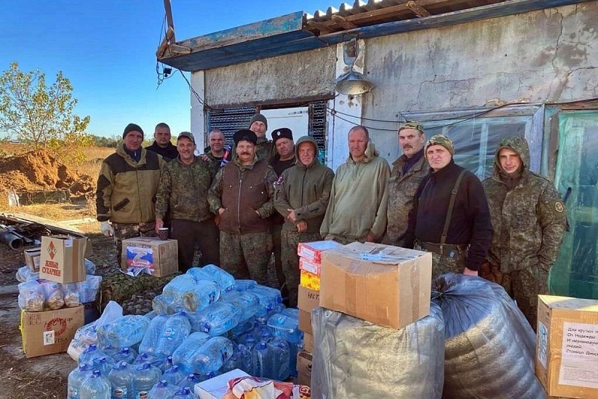 Более 100 тонн гумпомощи отправили кубанские казаки в зону СВО  