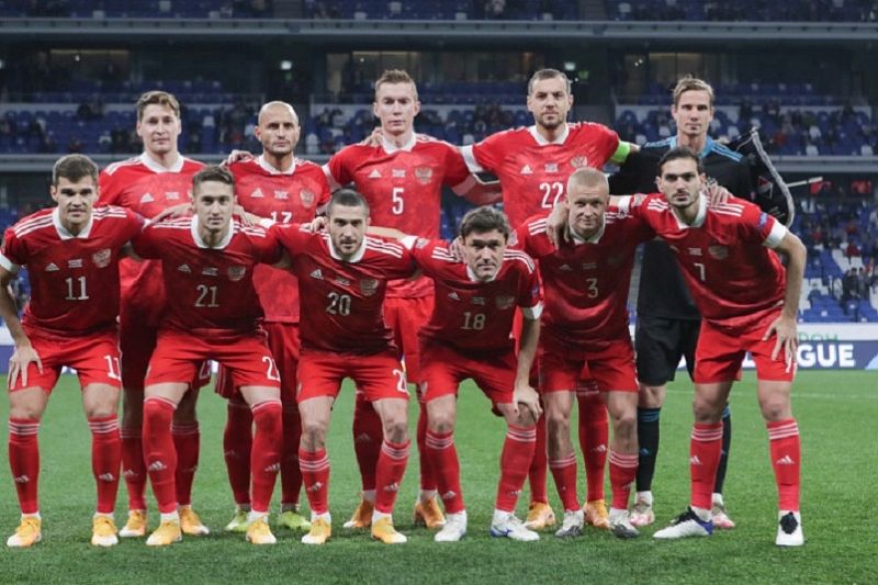 Девять футболистов сборной России присоединились к команде в Сочи