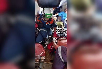 В Адыгее спасатели на вертолете эвакуировали с Княжеских полян туристку с кровотечением