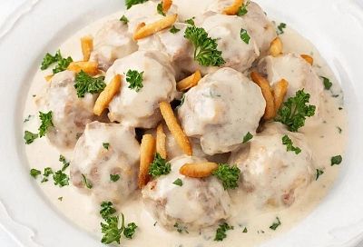 Куриные фрикадельки в сметанном соусе: отбил фарш, и жарятся нежные, сочные, как в детстве