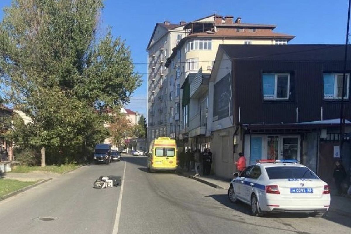 В Сочи мопедист сбил ребёнка