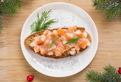 Тартар из форели и авокадо вместо Оливье: нежный, свежий, изысканный - собирается за минуты