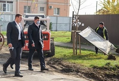  Андрей Алексеенко потребовал отремонтировать тротуары и создать ливневку на улице Тепличной в Краснодаре