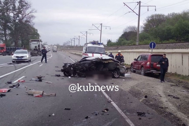 В Краснодарском крае в ДТП с фурой погиб 21-летний водитель ВАЗа