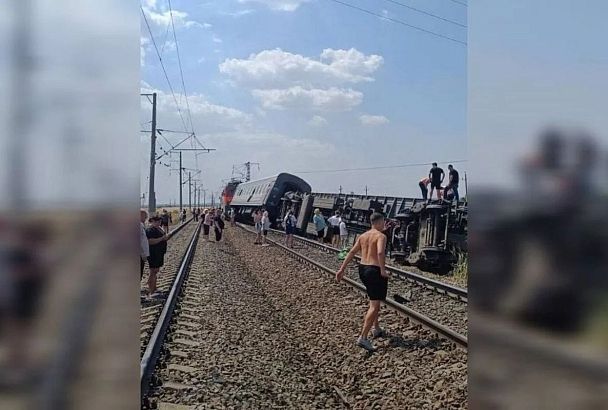 Порядка 140 человек получили ссадины и ушибы при ЧП с поездом Казань - Адлер