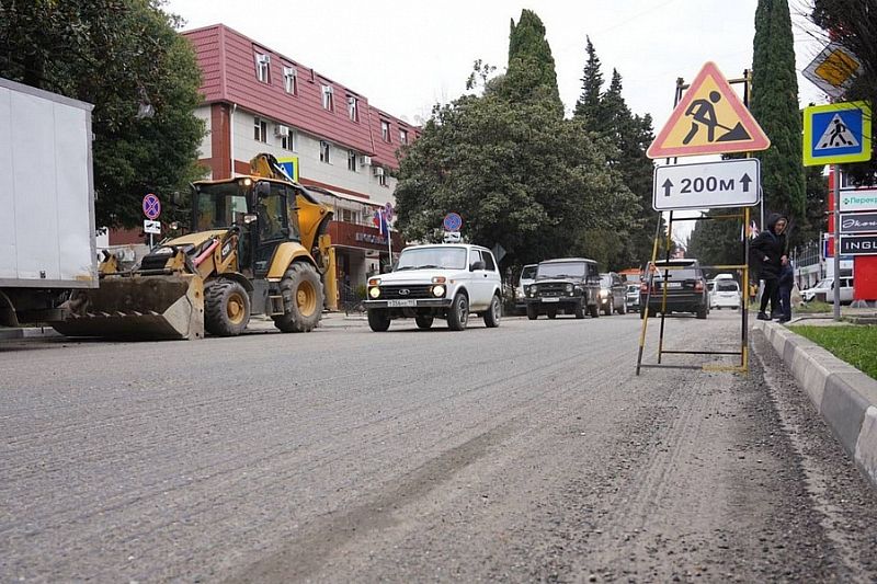 В рамках нацпроекта «Безопасные качественные дороги» в Сочи ремонтируют 15 улиц