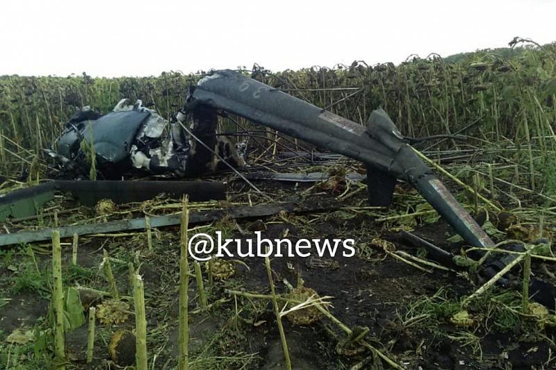 Опубликованы фото с места крушения вертолета Ми-2 в Краснодарском крае, где погиб пилот