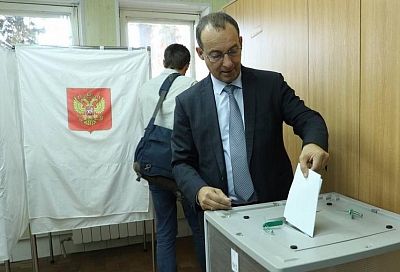 Юрий Бурлачко проголосовал на выборах депутатов ЗСК 