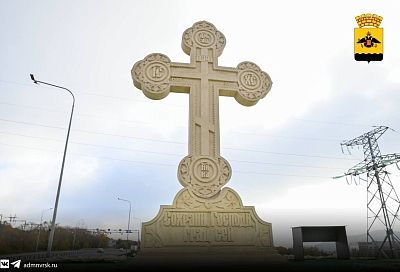 Под Новороссийском освятили поклонный крест, созданный местным скульптором