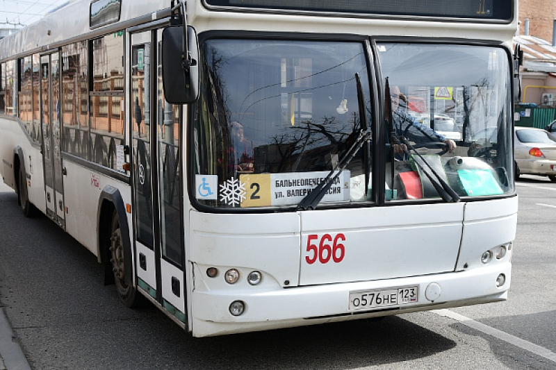 К кладбищам в Краснодаре запустили дополнительные маршруты общественного транспорта