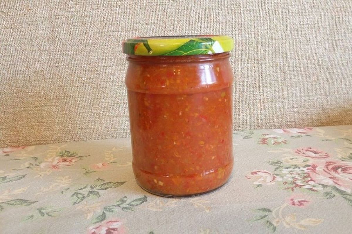 Легко и просто: доступный рецепт вкусной аджики для всей семьи