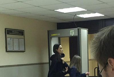 Алана ждет в буфете: жена хавбека «Краснодара» Павла Мамаева приехала в суд поддержать мужа