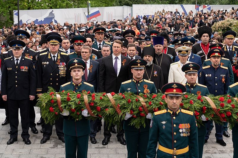 В Сочи прошли возложения на памятниках военной истории