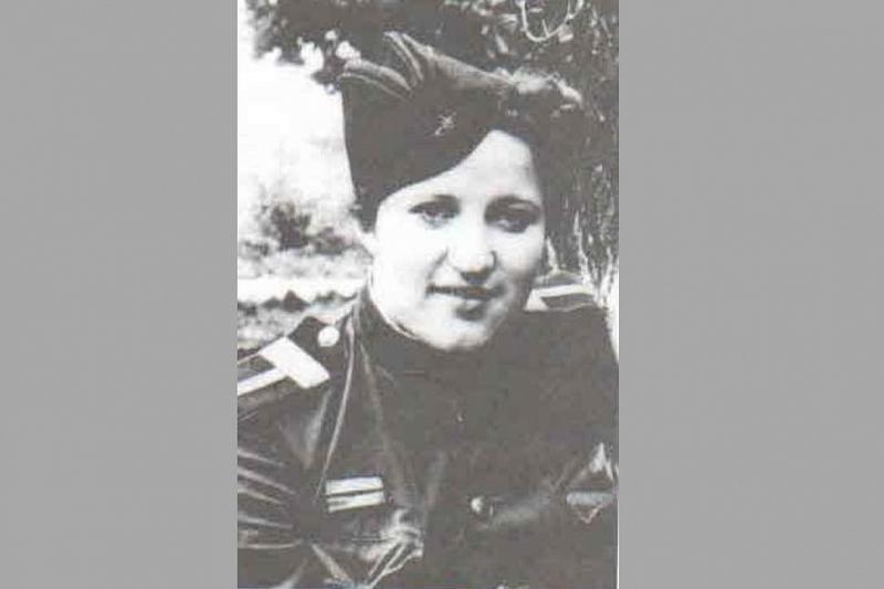 Снайпер Надежда Труханова, воевавшая в партизанском отряде, на тот момент еще не успела окончить восьмой класс. 