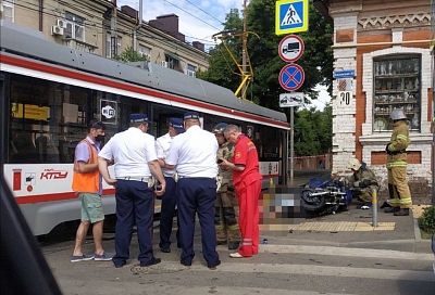  Мотоциклист погиб при столкновении с трамваем в Краснодаре