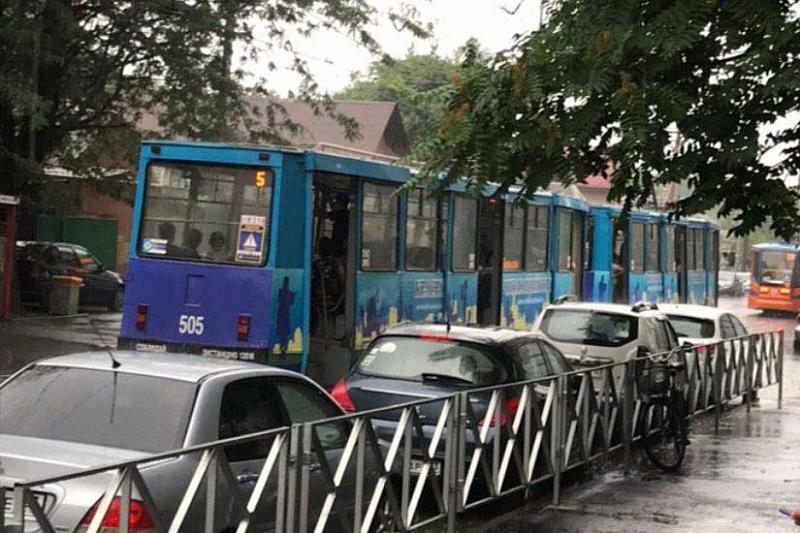 В Краснодаре из-за дождя встали трамваи