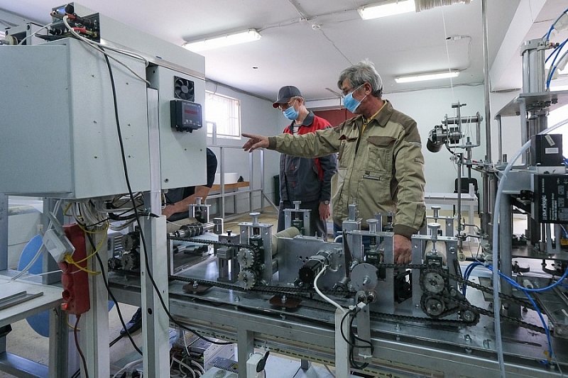 В Краснодарском крае разработали первую в России производственную линию по изготовлению медицинских масок