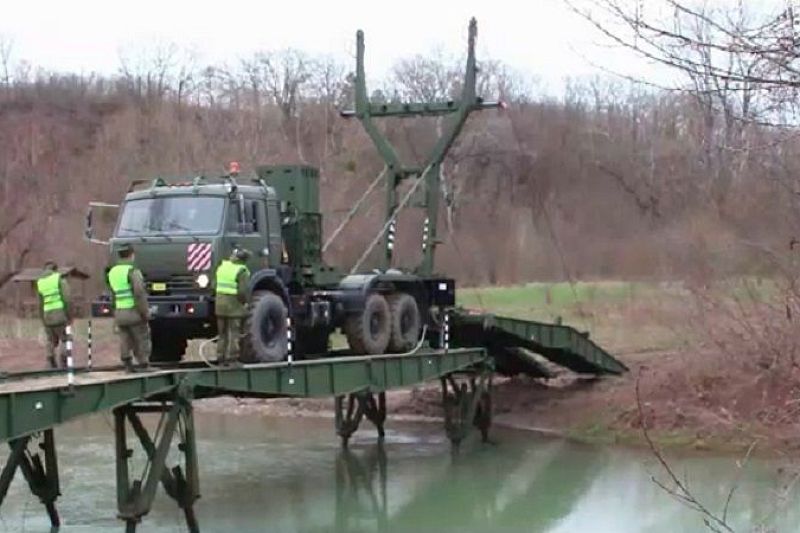 В Краснодарском крае военные инженеры отработали действия во время паводка