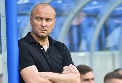 Бывший футболист и экс-тренер Дмитрий Хохлов хочет отсудить у Facebook 150 млн рублей