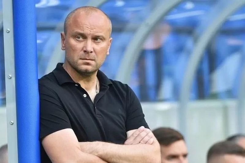 Бывший футболист и экс-тренер Дмитрий Хохлов хочет отсудить у Facebook 150 млн рублей