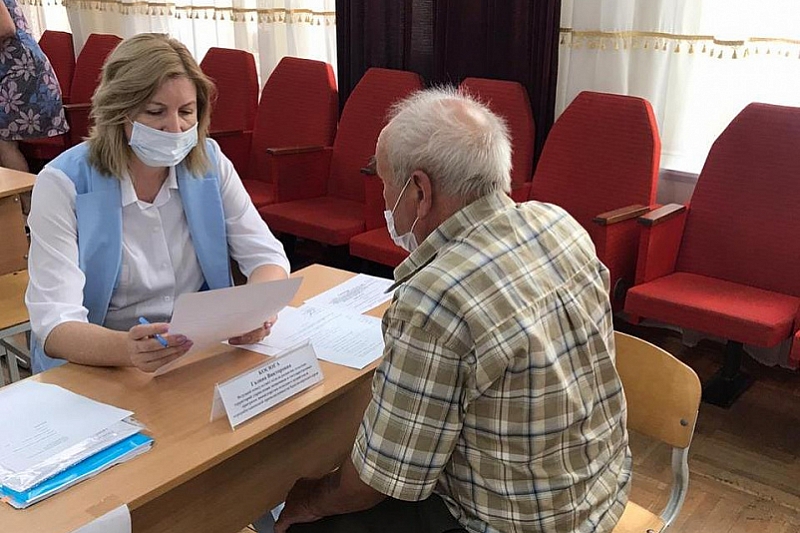 В мобильную приемную губернатора Кубани обратились 56 жителей Крыловского района