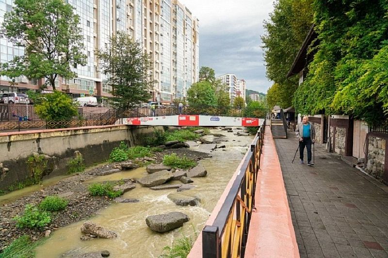 Набережную реки реконструируют в центре Сочи