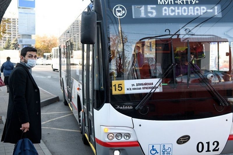 За неделю на соблюдение масочного режима проверили 450 единиц общественного транспорта Краснодара