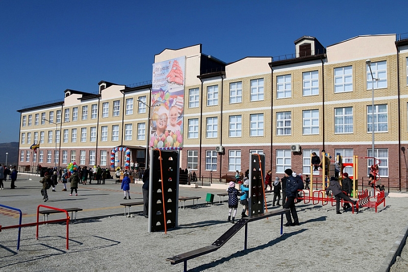 В школах Краснодарского края с 18 марта вводят режим свободного посещения из-за угрозы распространения коронавируса