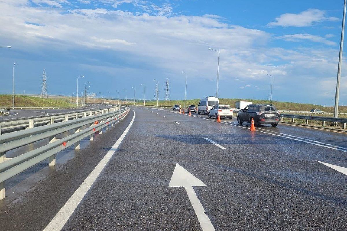 В Темрюкском районе подтопило участок трассы Новороссийск-Керчь 