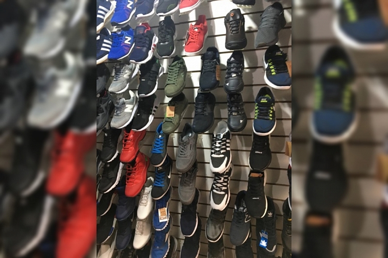 В Краснодарском крае предприниматель пытался продать контрафактную спортивную обувь на 1,2 млн рублей