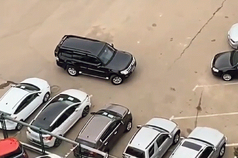 В Краснодаре оштрафуют водителя, кричавшего в громкоговоритель на парковке ресторана