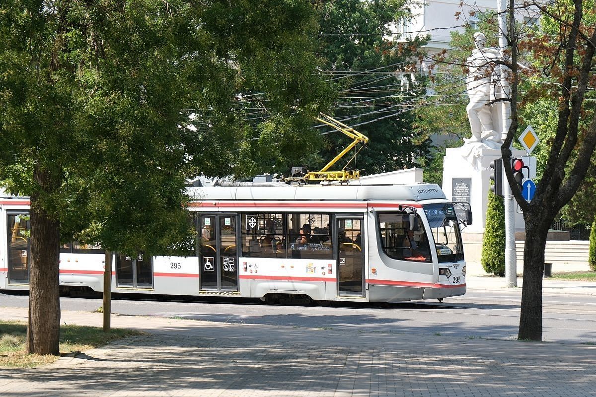 Десять трехсекционных трамваев поступят в 2026 году в Краснодар 