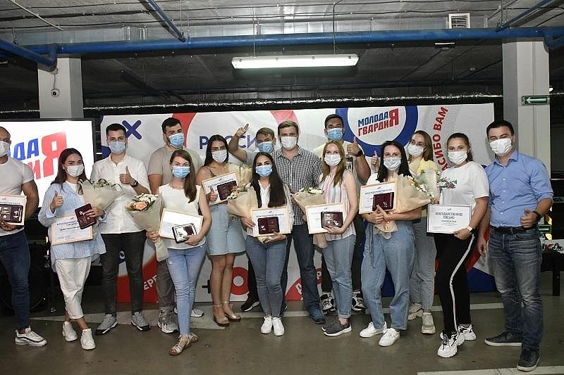 В Краснодаре наградили студентов-медиков и волонтеров, работавших с больными коронавирусом 