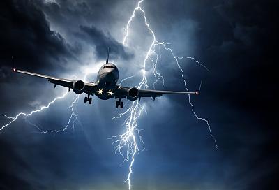 В Сочи при заходе на посадку в самолет из Казани попала молния