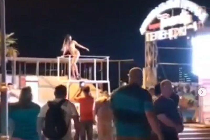 В Геленджике туристов возмутили откровенные танцы на набережной