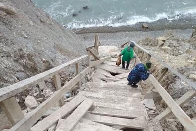 Разрушенную оползнем лестницу «400 ступеней» в Анапе восстановят к началу сезона