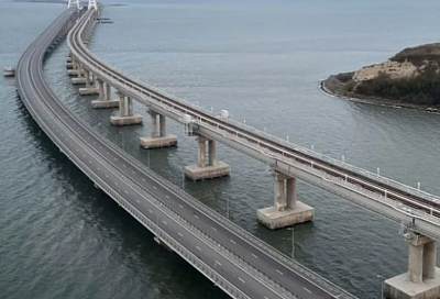 Крымский мост открыли для проезда автомобилей и автобусов